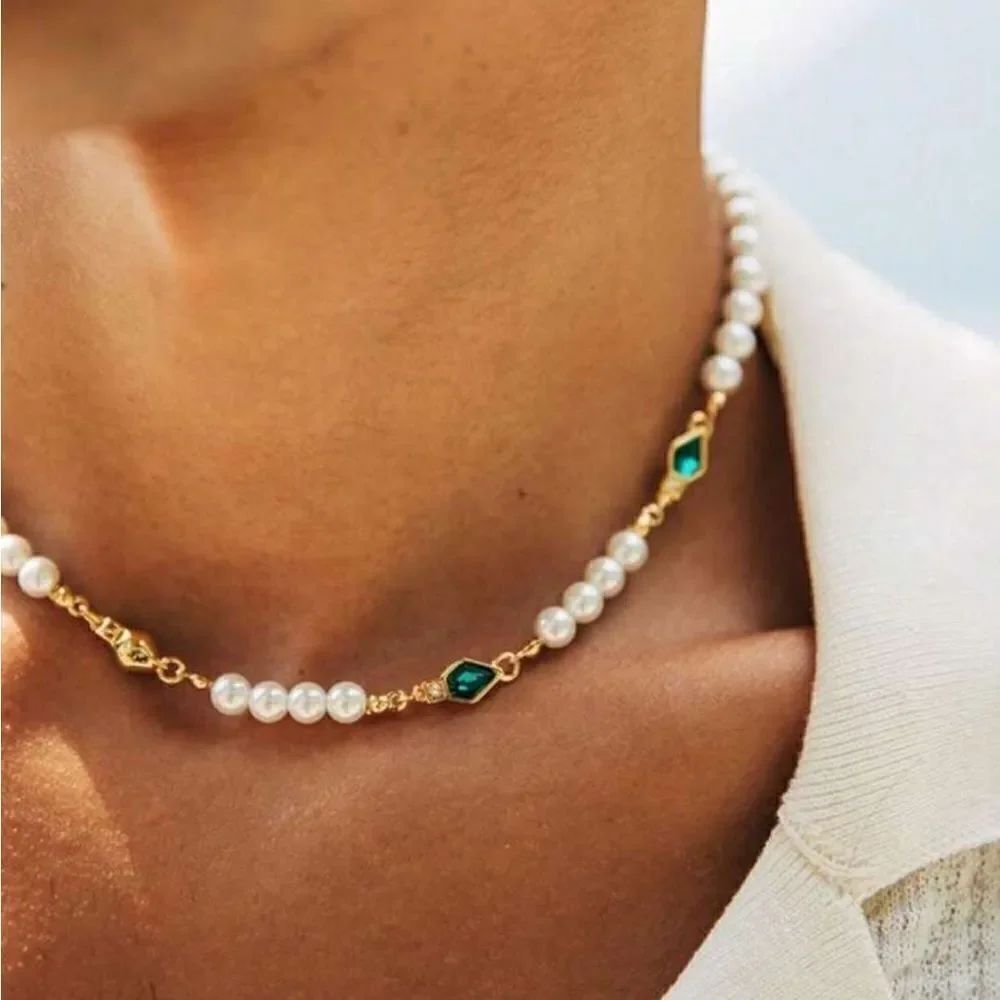 Bohemian pearl with green color detail necklace N543